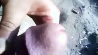 Mis Pajotes gives sensual beach handjob to his man