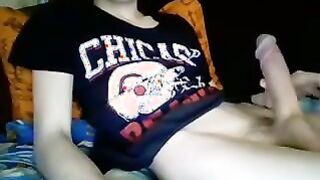 Amateur hunk shows off his massive frame and gives a hot handjob