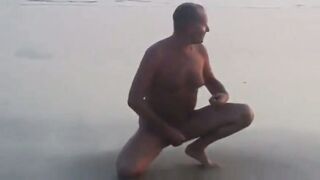 Hot homemade video of a wild dad taking a wild ride and blowing the photographer
