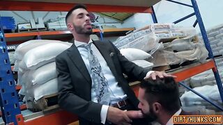 Watch this muscular dude shoot his load deep in a hot and steamy anal hook-up