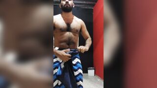 ElZorrobarbon's public gym masturbation session ends in a hairy ass pounding