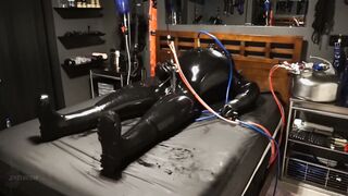 Zaelgolin fucks a machine and gets a hot rubber body