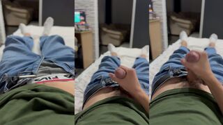 1JackDaniel gets a cumshot while Acquaintance is sitting at the PC