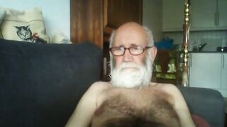 Granddad Demonstrate shows off his hairy solo skills on webcam