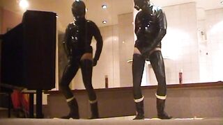 Roxina1998 rubs his rubberox raw in Homo's wildest fetish video