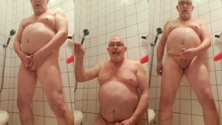Watch this old dude pleasure himself in hot homemade video