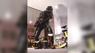 Watch Roxina2003Xtatic's steamy solo session with his favorite rubber toy