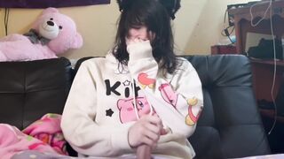 Atsukoluvzu's hot solo play will make you cum hard while your parents are away