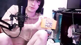 IsabelNaughty's slim body tries to flash UwU's mario games while getting railed by a horny femboy!