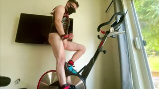 LatexLubeSparkles in leather is ready to take on a massive load