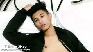 Tristan Jhay uses client's cock to pleasure his client's face